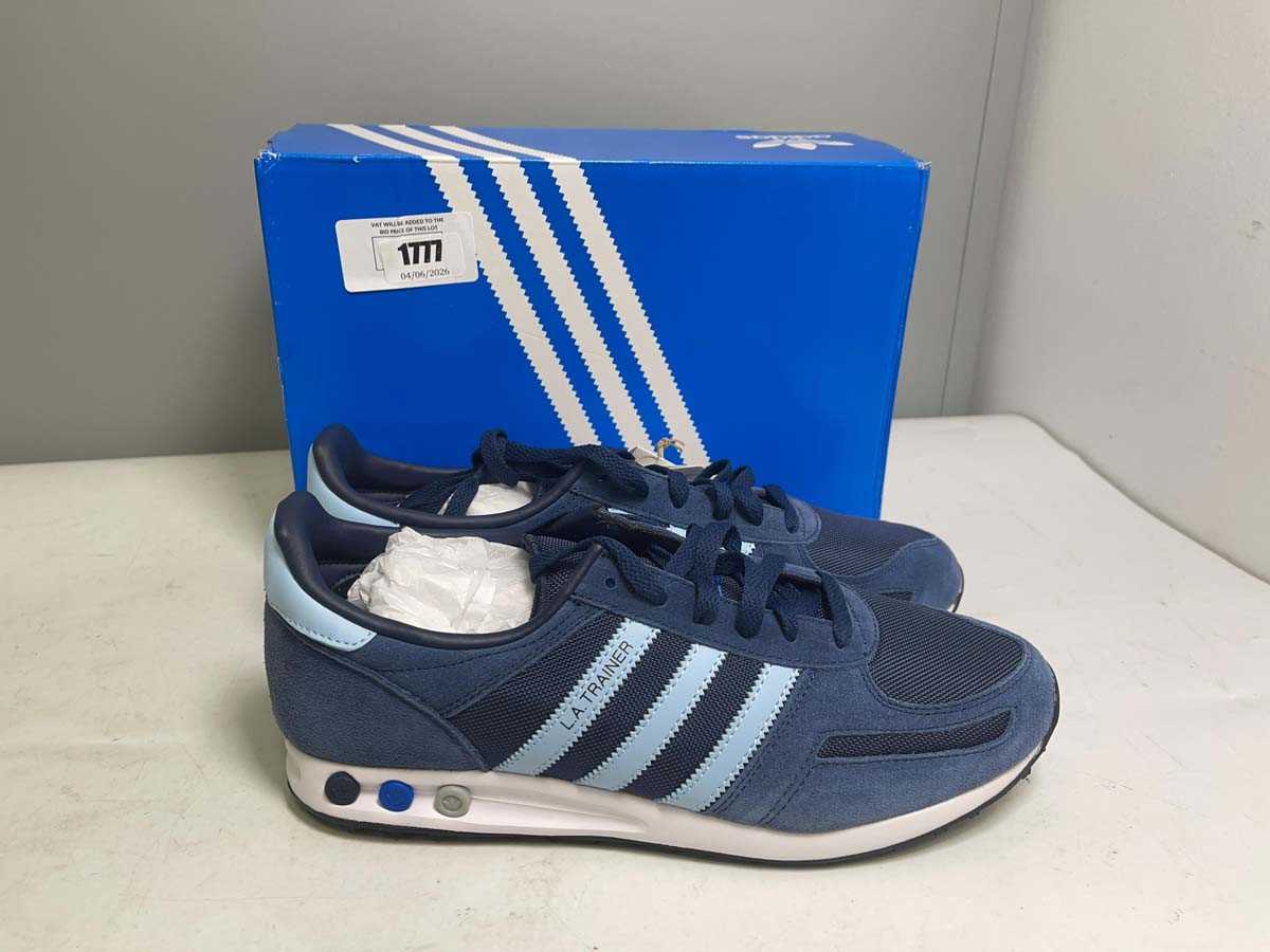 Lot Adidas UK10 La trainers in navy - boxed