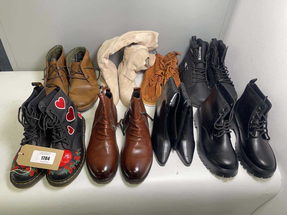 Lot 8x Pairs of boots to include Barbour, Dr...