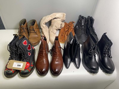 Lot 8x Pairs of boots to include Barbour, Dr...