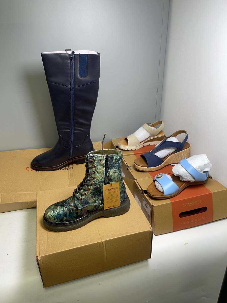 Lot 5x Boxed pairs of Heavenly Feet shoes in...
