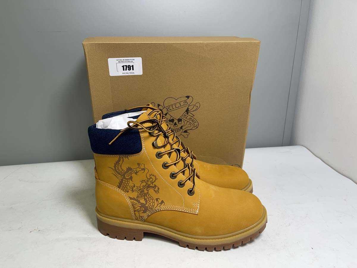 Lot Ed Hardy UK10 dancing dragon work boots in tan...