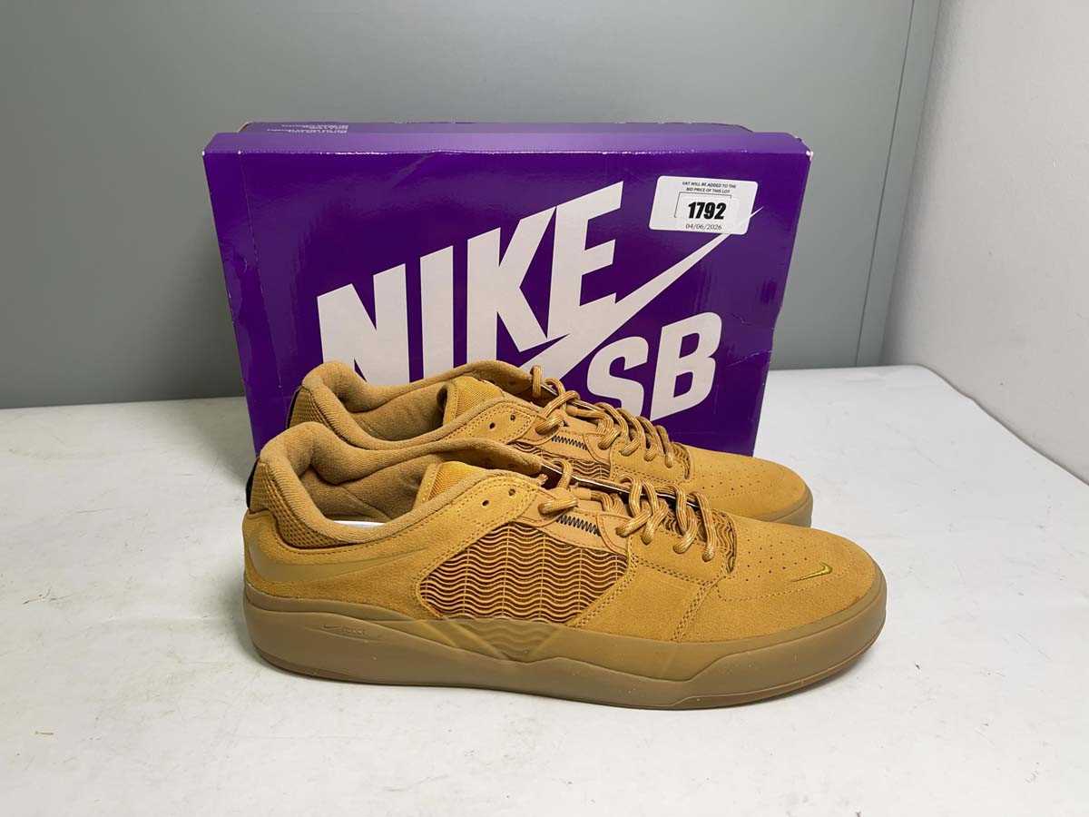 Lot Nike UK13 sb ishod trainers in flax - boxed
