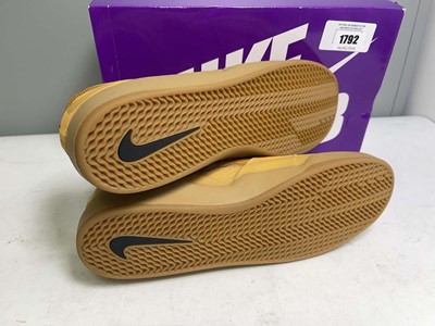 Lot Nike UK13 sb ishod trainers in flax - boxed