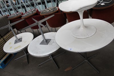 Lot 19 - 1 large and 4 small Fritz Hansen white topped...