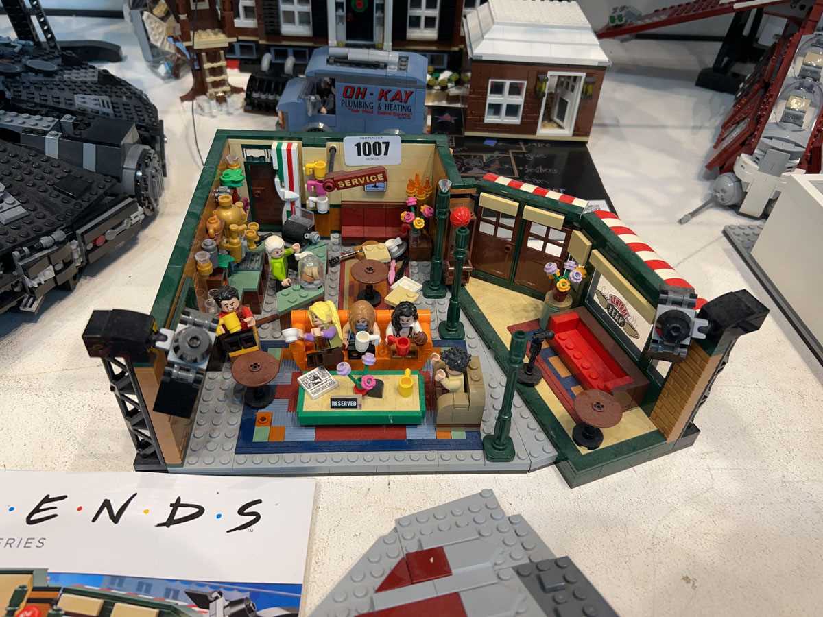 Lot 1007 - Lego Ideas Friends Central Perk coffee shop...