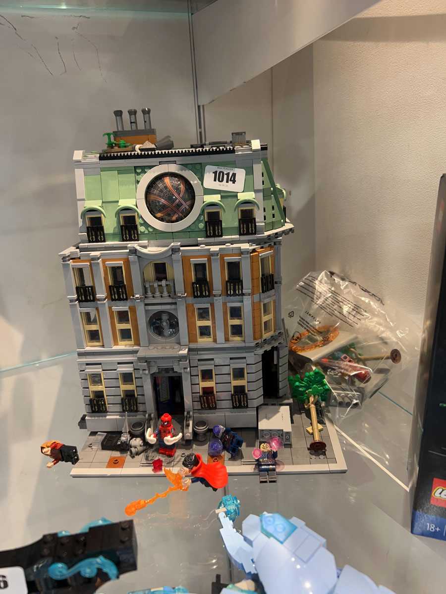 Lot 1014 - Lego Marvel Sanctum Sanctorum (76218) with 4...