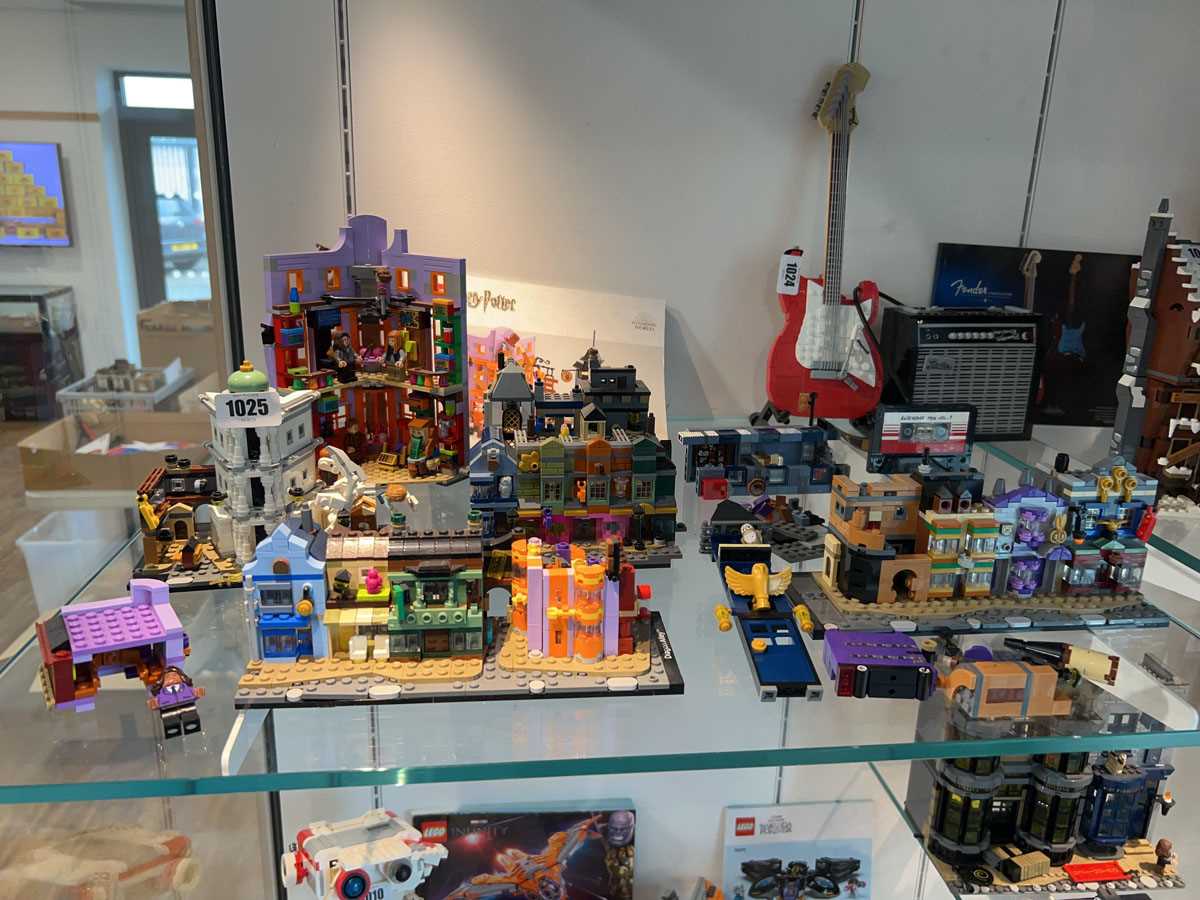 Lot 1025 - Shelf of Harry Potter mainly Diagon Alley Lego...