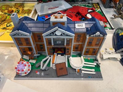 Lot 1042 - Lego Marvel X-Men The X-Mansion (76294)