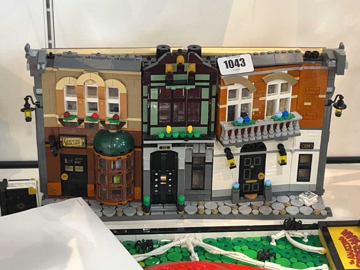 Lot 1043 - Lego Icons Sherlock Holmes book nook,...