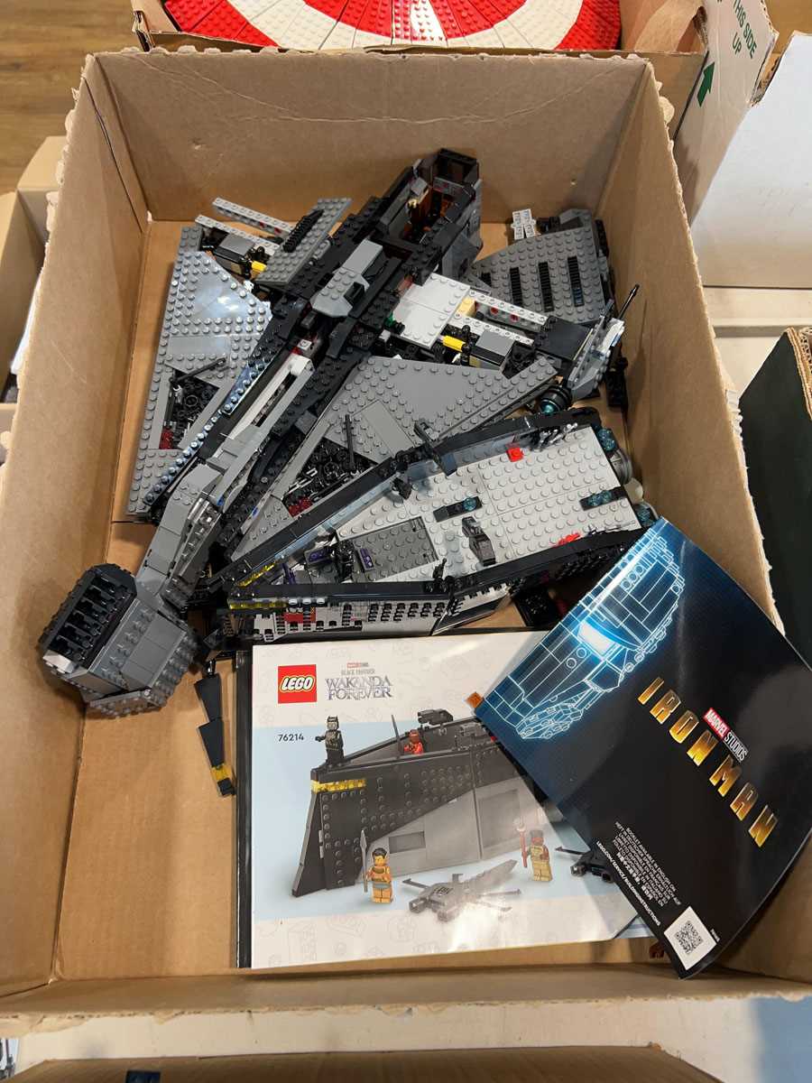 Lot 1052 - Lego Marvel Black Panther: Wakanda Forever War...