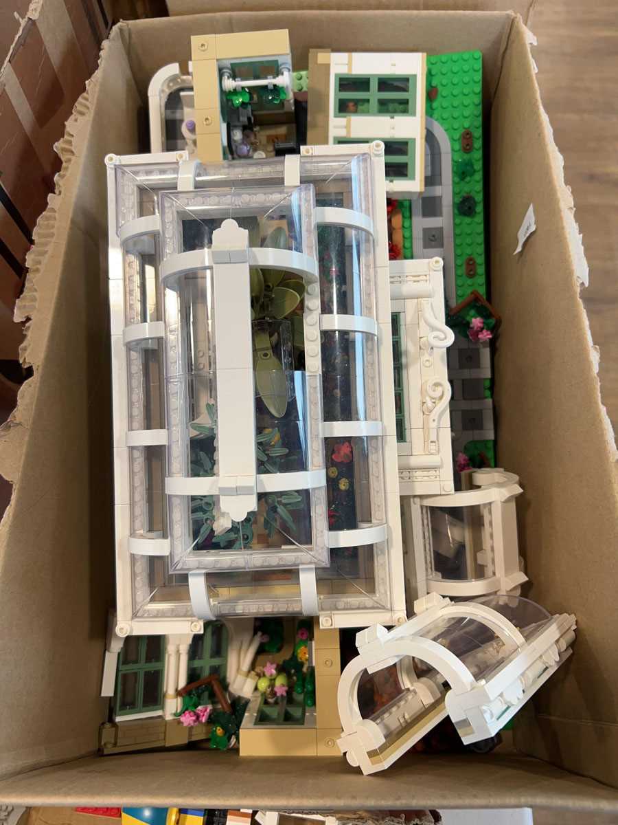 Lot 1060 - Box containing part built Lego The Botanical...
