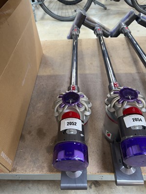 Lot 2052 - Dyson V8 Advanced with battery, charger and...