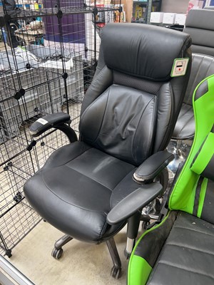 Lot 2121 - La-Z-Boy leatherette office armchair on 5 star...