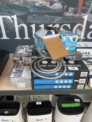 Lot 2300 - Qty of bathroom related items to include...