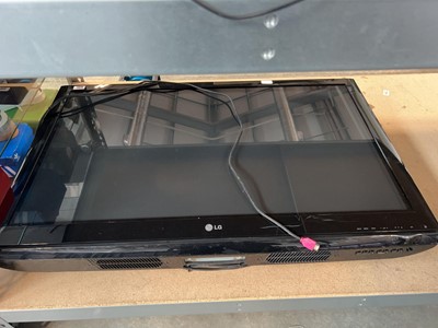 Lot 1566 - LG TV (no remote)